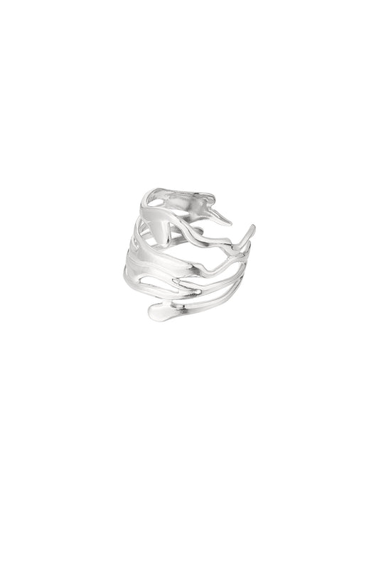 Anillo de acero inoxidable para mujer: un diseño sofisticado y elegante que complementará tus atuendos con estilo. Ideal para ocasiones especiales o para añadir un toque de distinción a tu look diario